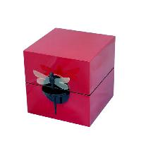 Lacquered box with corn dragonfly - Boite rouge laquée 18x18cm + libellule en corne